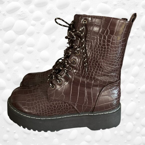 Olivia Miller Ladies Brown Reptile Combat Style Platform Boots Size 8 NWT - Picture 2 of 7